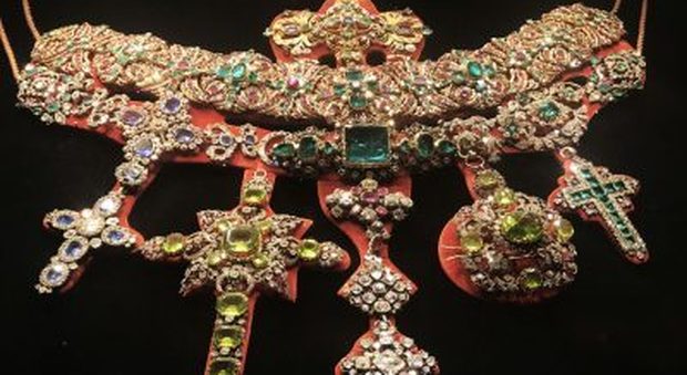 Da Roma a Napoli per vedere a metà prezzo il tesoro di San Gennaro con i gioielli più preziosi del mondo: ecco il weekend alla romana