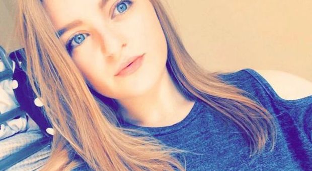 Nessuno mette like alla sua foto, 15enne si uccide. La madre: «Vietate i social ai minori»
