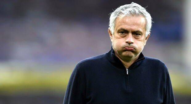 Jose Mourinho esonerato dal Tottenham: «Risultati deludenti». Era settimo in Premier League