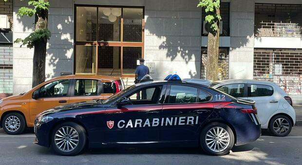 Sesto San Giovanni, 19enne chiama i carabinieri: «Ho ucciso mio padre». Il cadavere fatto a pezzi Foto