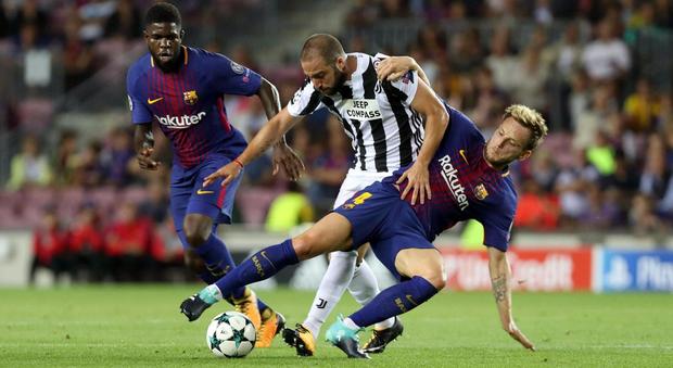 Juve, Higuain flop al Camp Nou: ora il 'Pipita' rischia la panchina