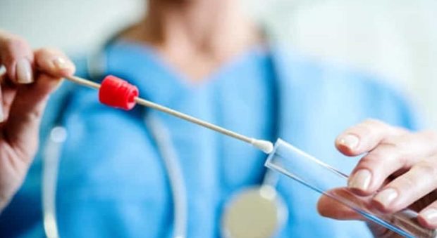 Vaccino italo-britannico, a fine aprile i primi test sull'uomo. Da settembre potrà curare medici e infermieri