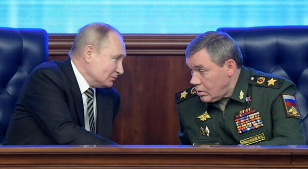 Che fine ha fatto Gerasimov? Sparito il braccio destro di Putin: «Lo zar insoddisfatto per la guerra, vuole farlo fuori»