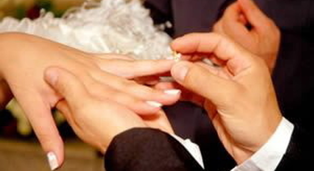 Autistico convinto a sposare una straniera per 7mila euro, a plagiarlo la mamma e un amico