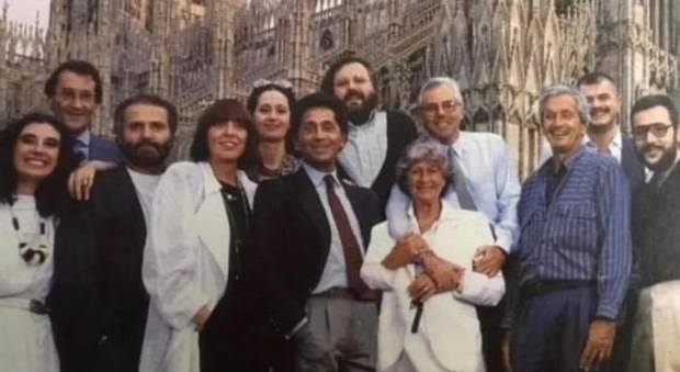 La moda italiana in uno scatto amarcord del 1985: sotto al Duomo la storia del fashion che tutti ci invidiano
