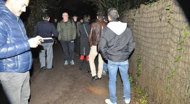 M5S, espulsi Artini e Pinna, rivolta contro Grillo: attivisti e dissidenti sotto la casa del leader