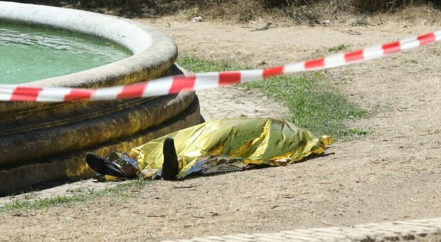 Cadavere dentro a una fontana, giallo a Villa Pamphili: il corpo scoperto da un passante