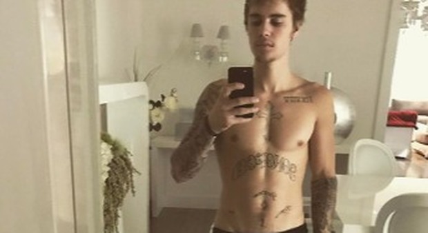 Justin Bieber torna su Instagram dopo 6 mesi con un selfie a torso nudo -Guarda