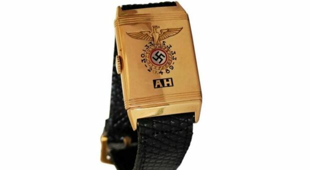 L'orologio da polso di Hitler venduto per 1,1 milioni di dollari: era un regalo di compleanno