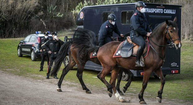 Roma, caccia al maniaco nel Parco della Caffarella: arrivano anche i carabinieri a cavallo