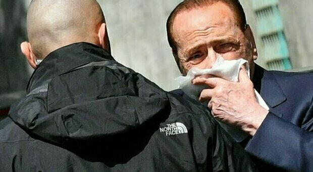 Berlusconi lascia l'ospedale dopo il ricovero per controlli post Covid