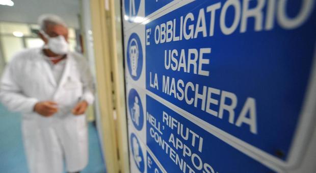 Coronavirus, speranza da farmaco anti-artrite: pazienti gravi a Napoli migliorati in 24 ore