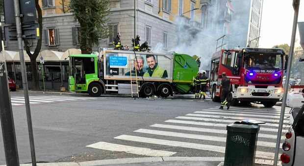 Rogo sul camion dell'Amsa, mattinata di paura nel cuore di Milano