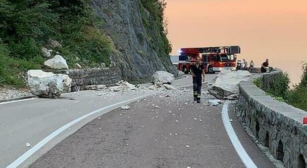 Lago di Garda, grossa frana cade sulla Gardesana: tragedia sfiorata