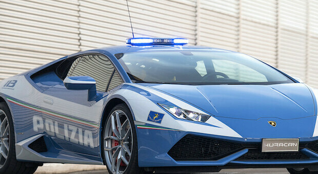 Polizia in Lamborghini a 230 km/h: da Padova a Roma per trasportare un rene (e salvare una vita)