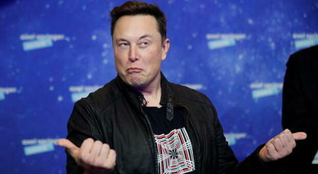 Tesla crolla in borsa, e su Twitter i followers consigliano Musk: «Vendi il 10% delle tue azioni»