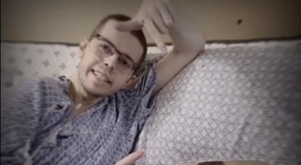 Technoblade, lo Youtuber da 11 milioni di follower morto di tumore. L'ultimo video: «Se mi state guardando non ci sono più»