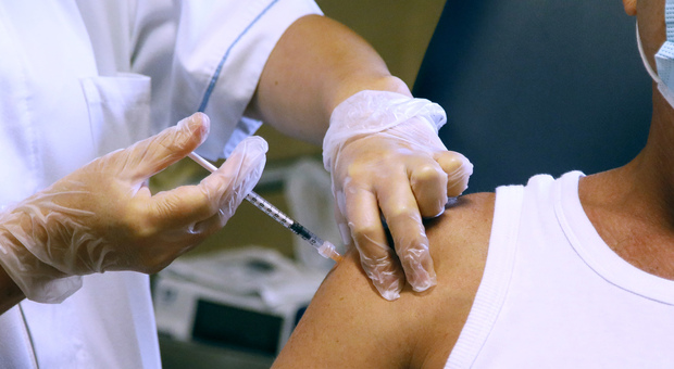 Covid, i non vaccinati rischiano la morte 23 volte di più dei vaccinati. Il report dell'Iss con tutti i dati