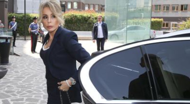 Berlusconi esce lunedì dall’ospedale San Raffaele, Marina in visita al padre