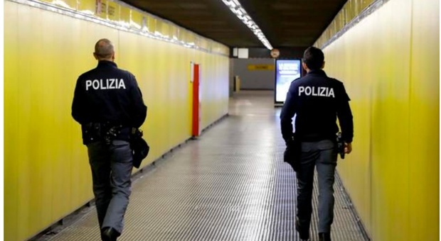 Milano, minorenne rapinata e violentata in metro: arrestato un 17enne