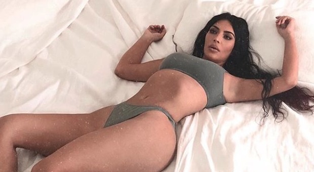 Kim Kardashian, sexy su Instagram: «Come il burro» Ma c'è l'hashtag malandrino che non sfugge ai fan