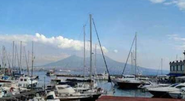 Napoli, aliscafo con 100 passeggeri finisce contro un molo: diversi feriti tra cui una bimba di pochi mesi