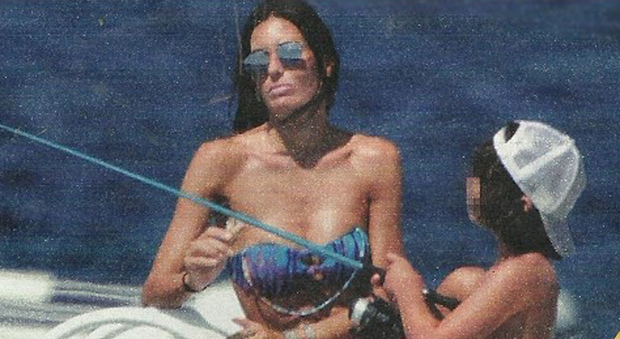 Elisabetta Gregoraci fra crisi e smentite, pomeriggio in barca con Nathan Falco