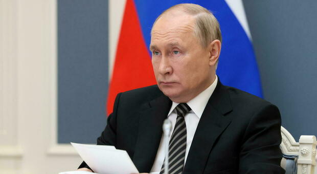 Russia pronta alla guerra totale, Putin rilancia: «Aumentare la produzione di armi». E aumenta le pene per i renitenti