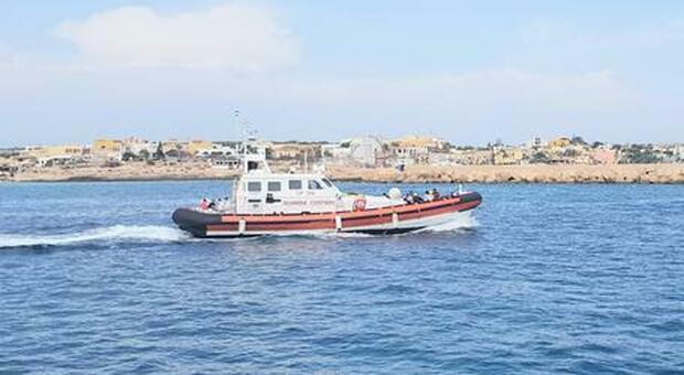 Trovato morto il poliziotto scomparso ieri a Lampedusa. Il cadavere tra le rocce