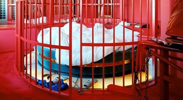 Sesso in carcere, la rivolta della polizia penitenziaria: «Non siamo guardoni di Stato»