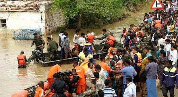 Non solo covid, l'India piegata dall'alluvione: 129 morti in 48 ore, ma i dispersi sono decine
