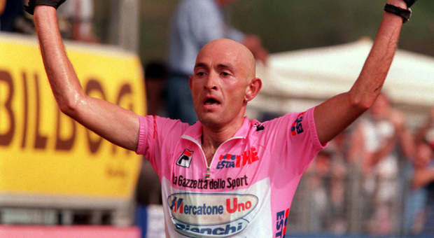 Marco Pantani, l'Antimafia riapre il caso: «Anomalie nell'esclusione dal Giro, continuare le indagini»