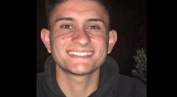 Schianto in autostrada, Manuel morto a 19 anni: faceva il pizzaiolo. Il dolore su Fb FOTO