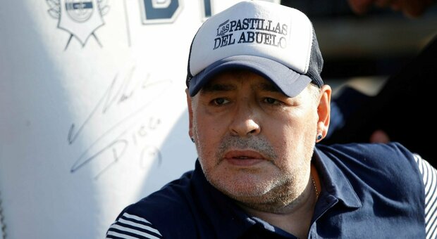 Morte di Maradona, per il pm poteva essere salvato: a processo otto medici accusati di «omicidio colposo»