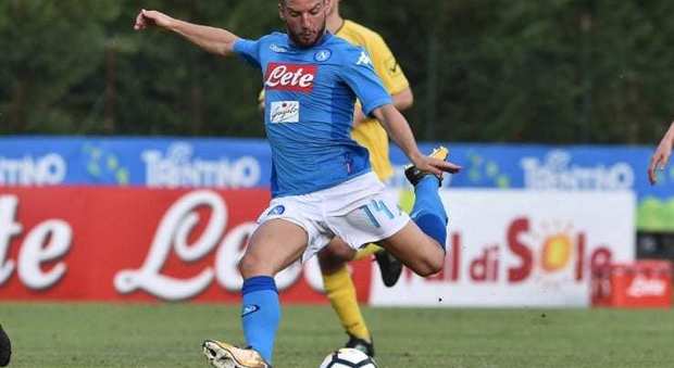 Napoli a valanga nel primo test: 17 gol con Mertens scatenato