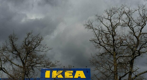 Anche i giganti abbandonano la Russia: Ikea chiude tutti i 17 negozi, H&M «sospende le attività»