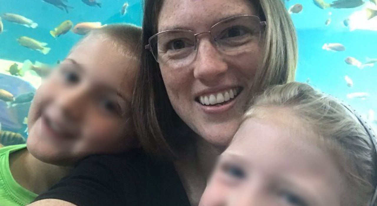 Laura, an elementary school teacher, was murdered at home with her two children, aged 11 and 8: stalking the official