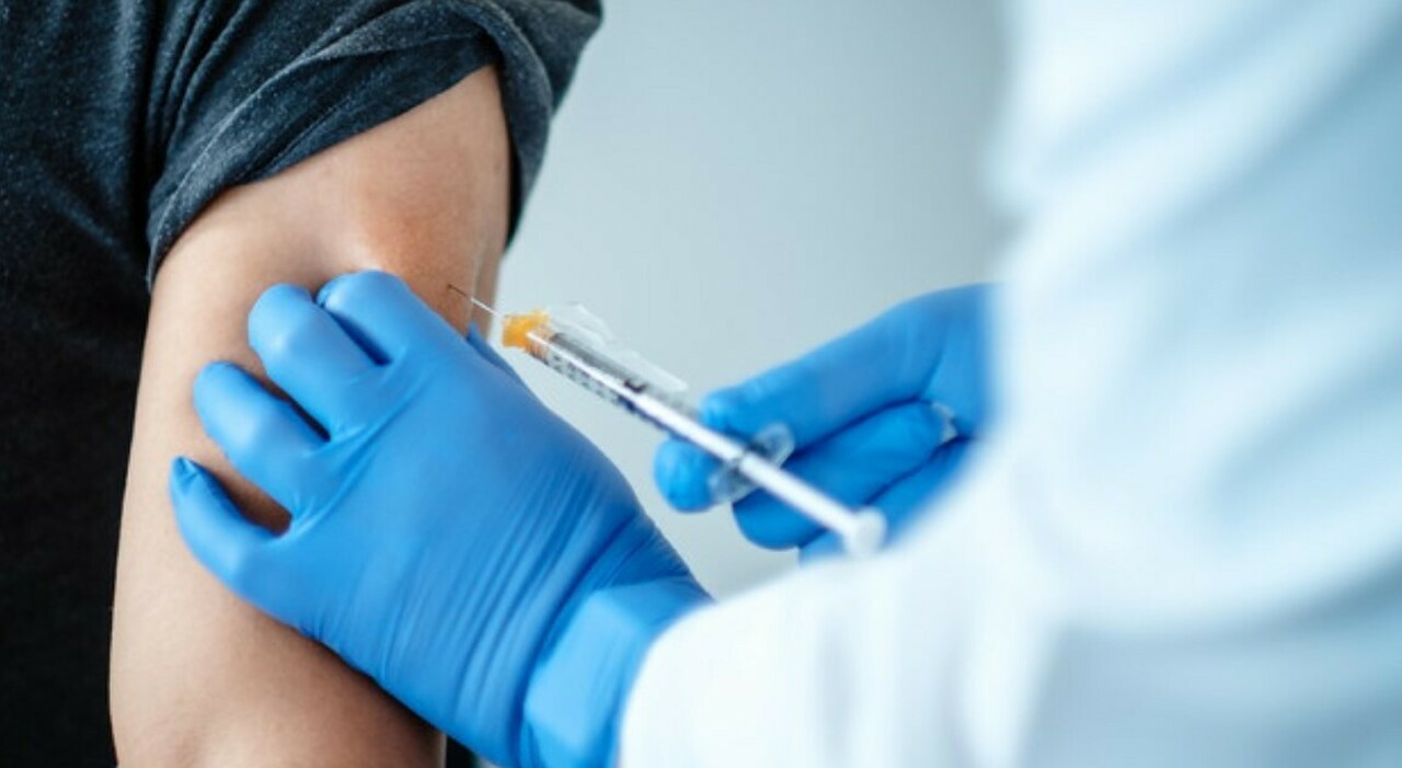 Covid, la Corte Costituzionale 'salva' l'obbligo vaccinale: «Ricorsi inammissibili»