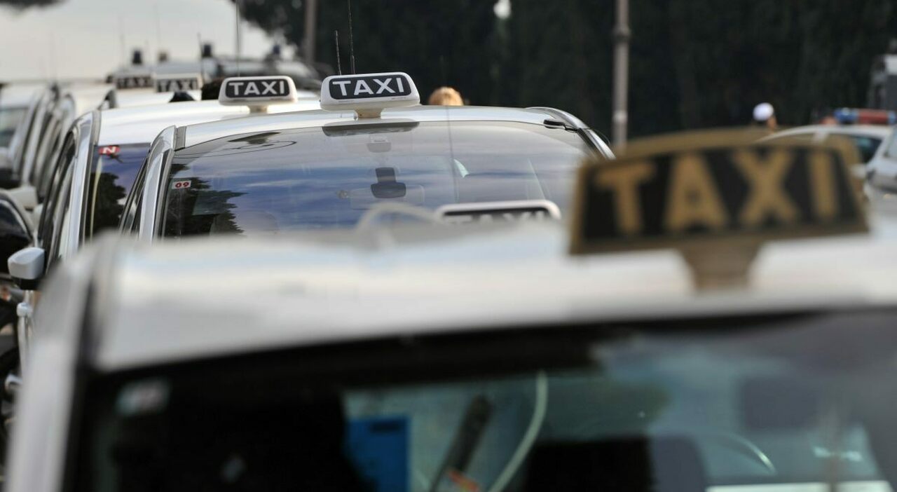 Roma, beffa oltre il Covid: i taxi lavorarono a metà prezzo ma il Comune tarda a rimborsarli