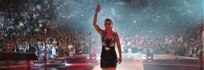 Emma Marrone, niente concerto all'Arena di Verona: «Era inevitabile, ci rifaremo». Slittano anche Benji e Fede
