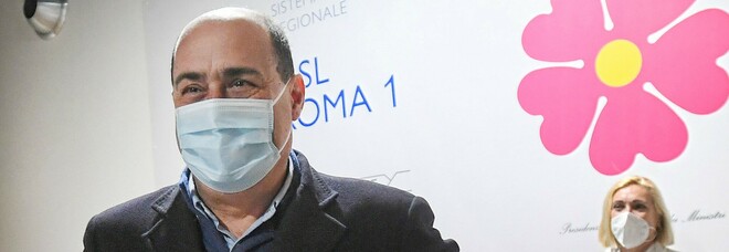 Covid, Zingaretti: «Mi vaccino con AstraZeneca per dare un segnale di speranza. Dal 15 maggio visite nelle Rsa»