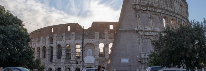 Colosseo, riapertura anti-Covid, nuovi orari, percorsi a senso unico e tricolore