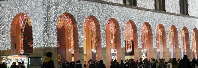 Luminarie in 200 strade. A Milano si accende il Natale