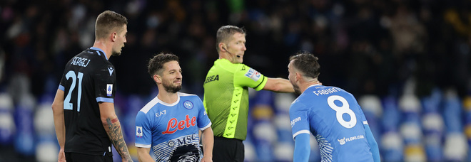 Napoli-Lazio 4-0, le pagelle: Mertens omaggia Maradona, Pedro l'unico a provarci