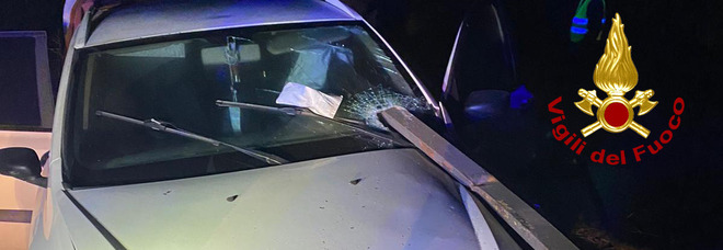 Auto infilzata dalla ringhiera del ponte: gravemente ferito il conducente Foto