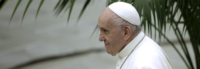 Papa Francesco non ha più febbre, il recupero va avanti