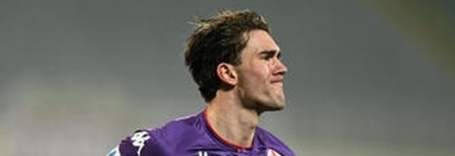 Fiorentina, striscioni offensivi contro Vlahovic a Firenze