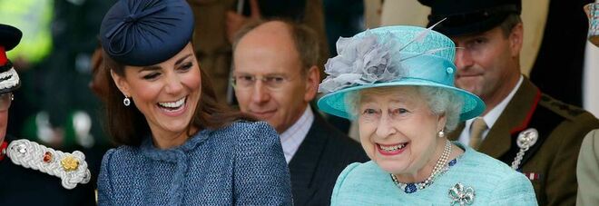 Kate Middleton e la regina Elisabetta sono inseparabili: ecco cosa ha fatto scoccare la scintilla