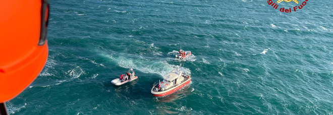 Barca affonda nell'Adriatico: morto il padre, il figlio è disperso