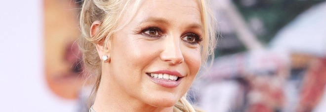 Britney Spears resta ancora sotto tutela del padre. I fan insorgono sui social